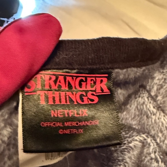 Netflix Stranger Things Throw Blanket Soft Plush 58"x48" Huge Cozy Oversized - Picture 4 of 6
